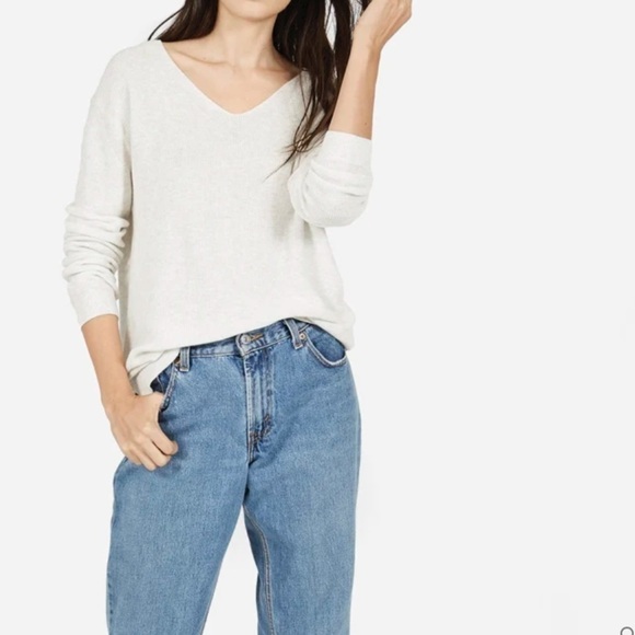 Everlane The Cotton V-Neck Sweater in Light Heathered Grey Size M - Picture 2 of 9